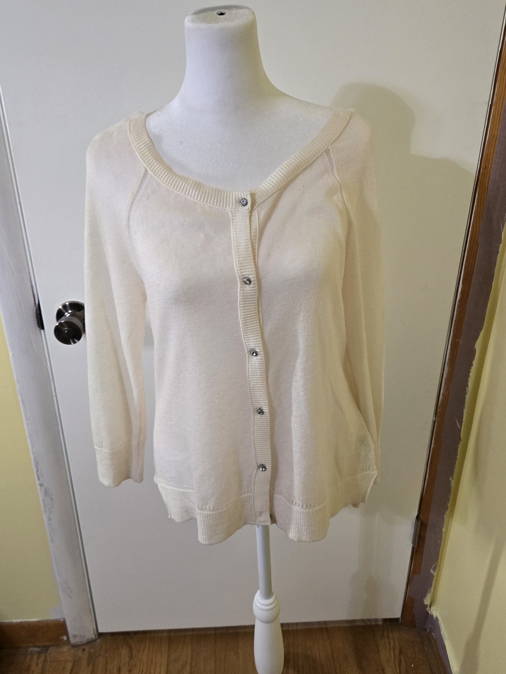 American Eagle Cream Scoop Neck Button Up Cardigan Sweater Medium